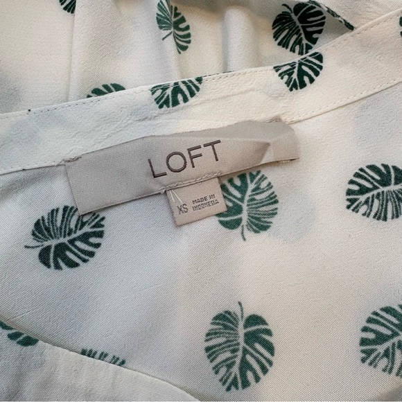 Loft Leaf Print Bell Sleeve Top Size XS - Picture 8 of 9